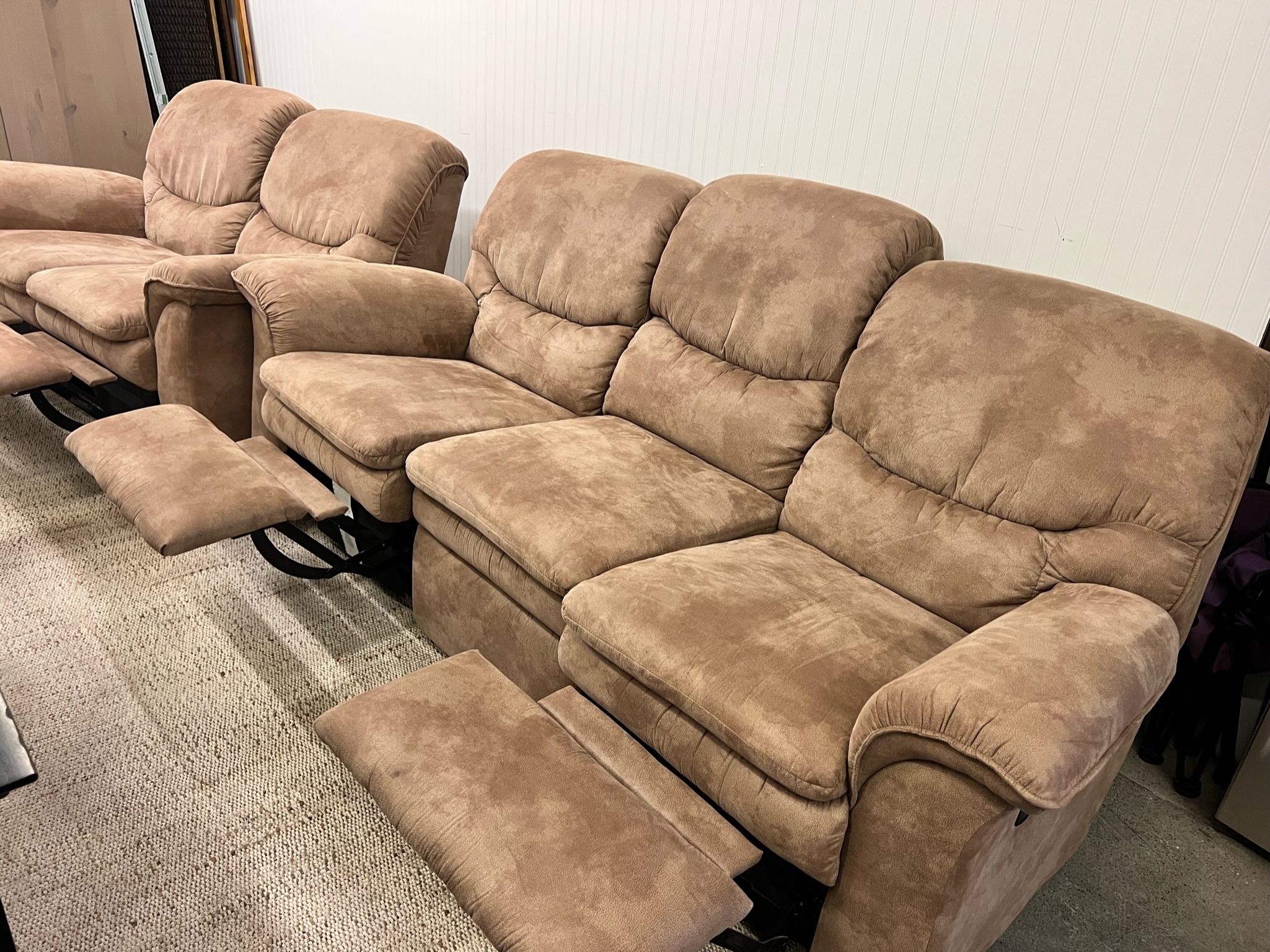 Recliner Couch and Love Seat (Great Condition)